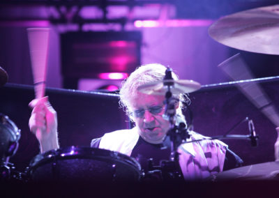 Ian Paice vauhdissa Deep Purple -yhtyeen kanssa 17.7.2009. Kotka.